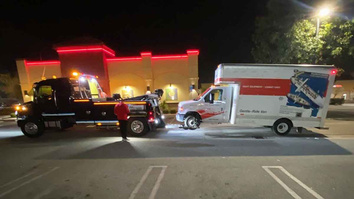 24/7 Heavy Duty Towing & Commercial Truck Towing